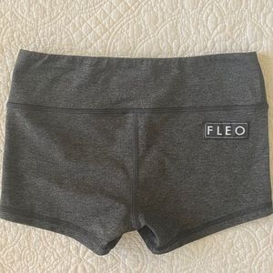 Fleo 2.5 inch inseam workout spandex SIZE SMALL, Charcoal Gray